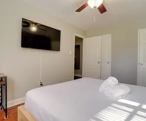 Photo 5 - Stylish Corporate Stay in Alexandria