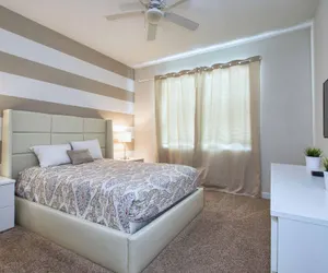 Photo 4 - Spacious 6 Bed Home With Pool in Prime Storey Lake