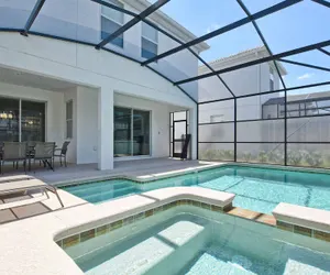 Photo 2 - Spacious 6 Bed Home With Pool in Prime Storey Lake