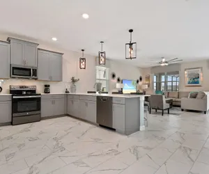 Photo 5 - Home 9 Bed Pool Best Location Storey Lake