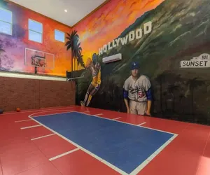 Photo 4 - Ultimate Hollywood Themed Mansion for Big Groups