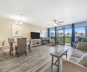 Photo 2 - Treetop Beach Condo Sleeps 7!