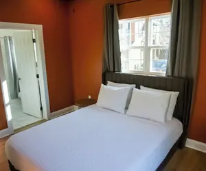 Photo 4 - StayAE - Flamingo House