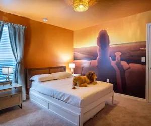 Photo 3 - Stunning 10 Bed Home With Themed Rooms Pool