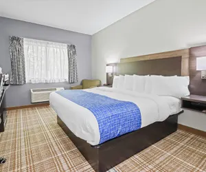 Photo 4 - GrandStay Hotel & Suites