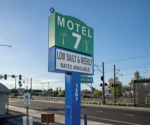 Photo 2 - Motel 7 By Oyo Near Phoenix Airport