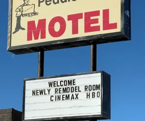 Photo 2 - Peddlers Inn Motel