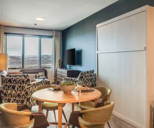 Photo 4 - Jordanelle Sunrise Modern Condo, Gondola Access, Year-round Outdoor Fun