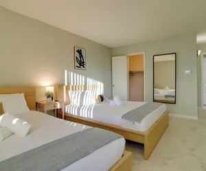 Photo 5 - Modern Spacious Apt Crystal City