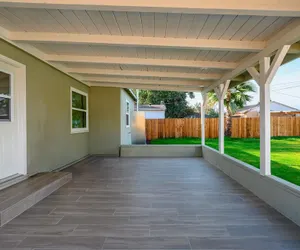 Photo 5 - Luxury Modern Retreat w Spacious Yard Premium Comfort