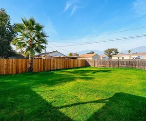 Photo 2 - Luxury Modern Retreat w Spacious Yard Premium Comfort