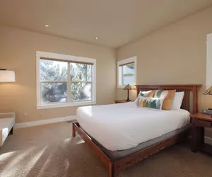 Photo 4 - Big River Stately Stay for 8