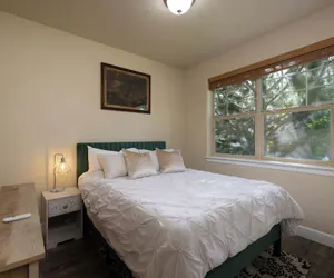 Photo 4 - Charming Bend Sanctuary for 6!