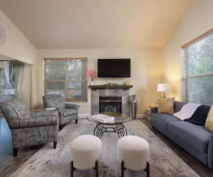 Photo 2 - Charming Bend Sanctuary for 6!