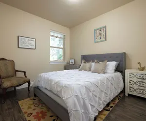 Photo 3 - Charming Bend Sanctuary for 6!