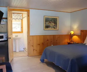 Photo 4 - Blueberry Hill Motel