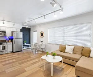 Photo 2 - Charming Apartment in Las Olas Blvd Isle