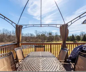 Photo 5 - Private Pond Cozy Home Enjoy