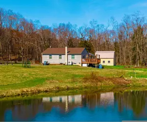 Photo 2 - Private Pond Cozy Home Enjoy