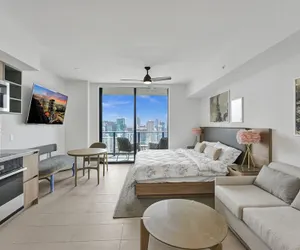 Photo 5 - Downtown Studio w City Views