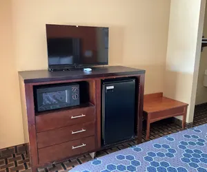 Photo 5 - Executive inn & Suites