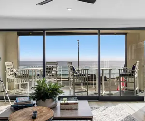 Photo 5 - Carlsbad Beachfront Home W Hot tub