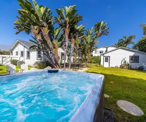 Photo 4 - Coastal Palm Haven - With Hot Tub