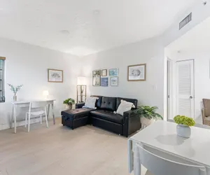 Photo 5 - Welcoming Airbnb Walkig Distance to Las Olas Blvd