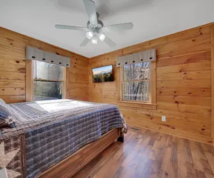 Photo 5 - Greenbrier Woods 2 Bedroom Cabin