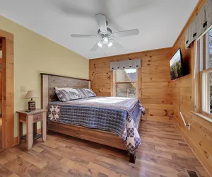 Photo 4 - Greenbrier Woods 2 Bedroom Cabin