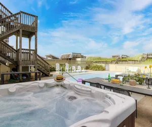 Photo 2 - Sleeps 28 Beachfront w/ Pool, Hot Tub, Game Room Atlantic Watch by Avantstay