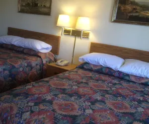 Photo 4 - Economy Inn
