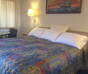 Photo 2 - Economy Inn