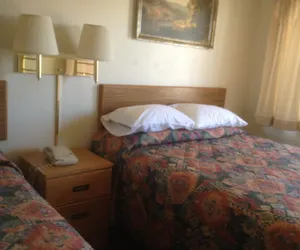 Photo 5 - Economy Inn