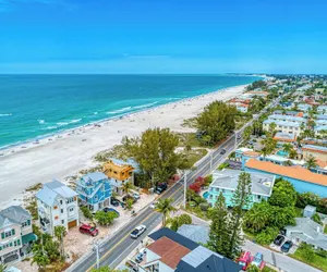 Photo 2 - Anna Maria Island Beach Happy-direct Beach Front-1br-1br