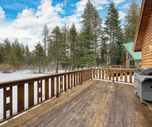 Photo 3 - 10mins to Lake & Town Deck, Ping Pong, Pool Table Donner Ridge by Avantstay