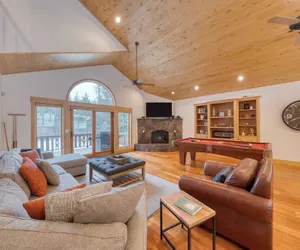 Photo 2 - 10mins to Lake & Town Deck, Ping Pong, Pool Table Donner Ridge by Avantstay
