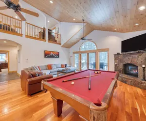 Photo 5 - 10mins to Lake & Town Deck, Ping Pong, Pool Table Donner Ridge by Avantstay