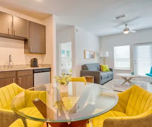 Photo 4 - Grand Two Bedroom Two Bathroom Apartment with Balcony by The Scholar