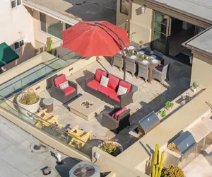 Photo 4 - Windansea by Avantstay Private Rooftop Patio, 2 Blocks to Beach & Town