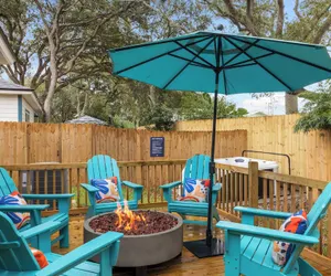 Photo 2 - Sleeps 20! 2 Homes w/ Hot Tub, Putting Green, Bocce Golden Hour & Blue Hour