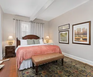 Photo 5 - City Park Charm - Vintage Home w/ Modern Comforts