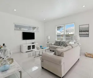 Photo 5 - Gorgeous 4Bd Close to Disney With Spa at Reunion Resort 1552