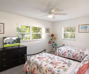 Photo 3 - Barefoot Bungalow