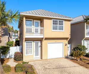 Photo 2 - Palm Breeze Retreat Sleeps 10!