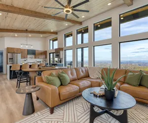 Photo 5 - Whiskey Ridge - Avantstay Panoramic Views Infinity Pool Hot Tub Game Room