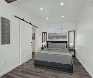 Photo 3 - Evergreen Escape W/hot-tub 5 Min to Downtown!