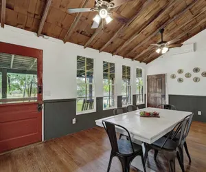 Photo 5 - Rocking Ox Gasthaus and Barn Cabin