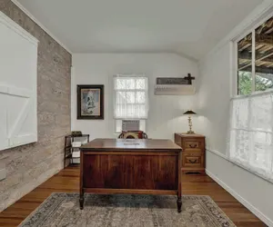 Photo 3 - Rocking Ox Gasthaus and Barn Cabin