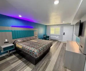 Photo 5 - Royale Inn Motel